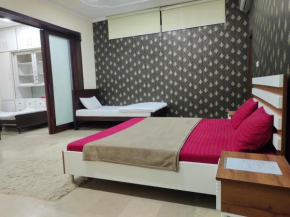 Family Double Deluxe With WiFi and AC near Airport